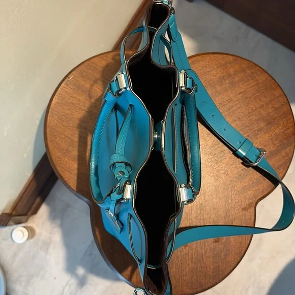 Michael Kors  bucket bag  shoulder or Crossbody bag  leather  aqua  leather
Inte - Picture 10 of 17